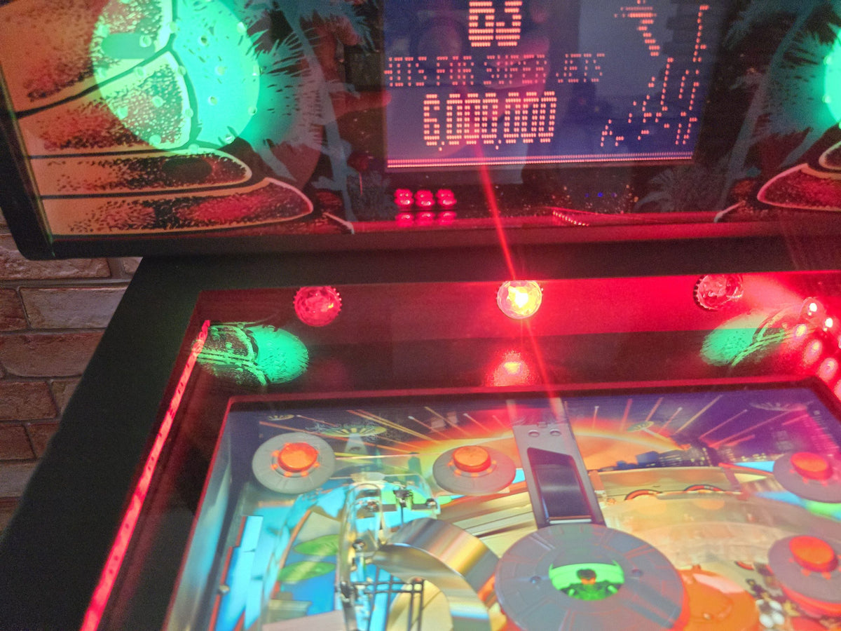 Pinball Virtual 4K 27.5" con PC Ryzen 7, GTX1060, 1800+ Juegos, DMD 7", Backglass 19", DOF con Solenoides, Shaker, PinUp Popper, Arcade con Trackball y Joystick